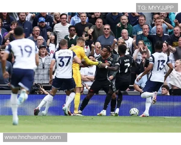 英超激战：皇马逆转多特蒙德补时绝杀引发争议判罚全场沸腾