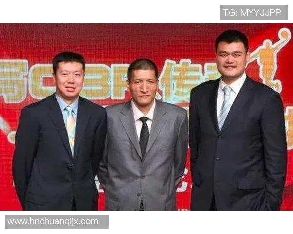 姚明如何评判队友的表现与成长对球队的影响与启示