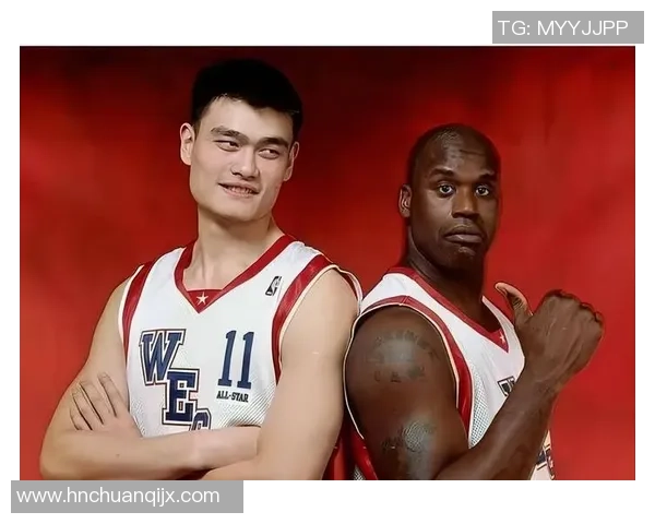 姚明篮下晃动展现绝佳技巧引发全场惊叹的精彩瞬间